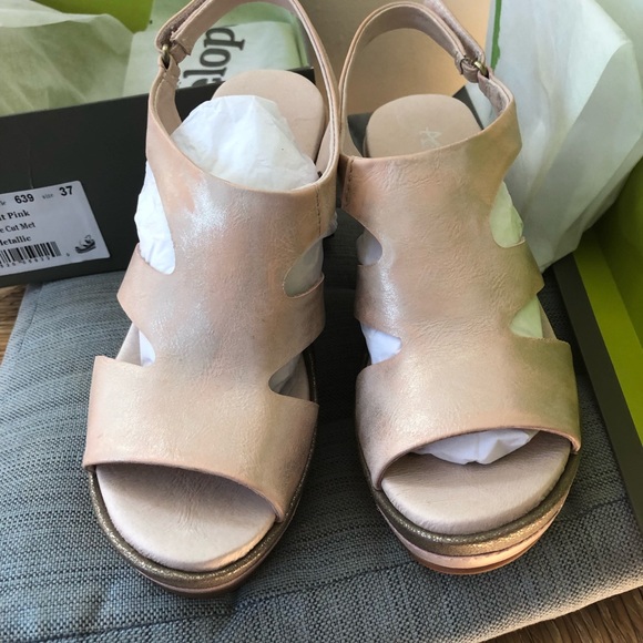 Antelope wedge shoes - Picture 2 of 7